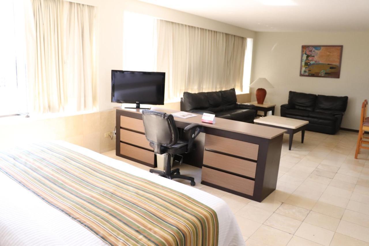 Ramada Hola Culiacan Exterior photo