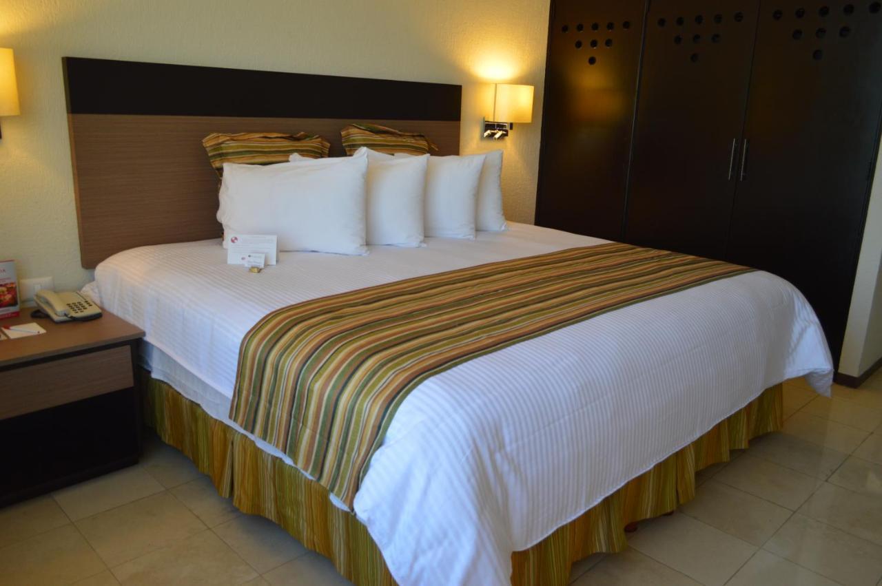 Ramada Hola Culiacan Exterior photo