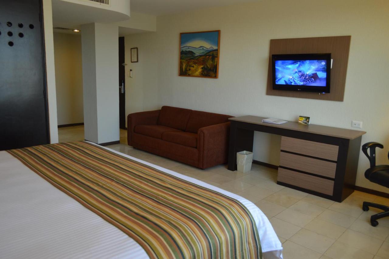 Ramada Hola Culiacan Exterior photo