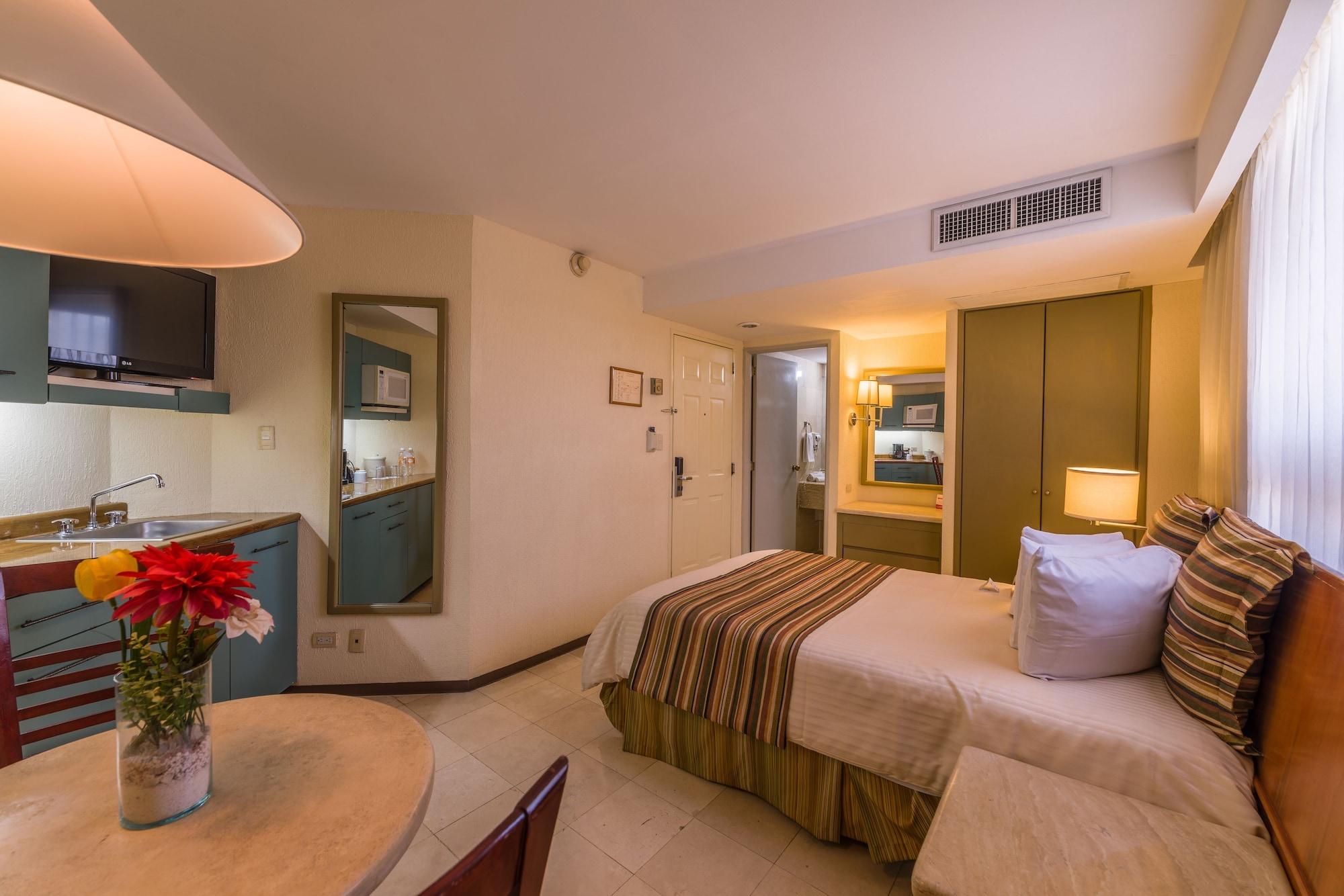 Ramada Hola Culiacan Exterior photo