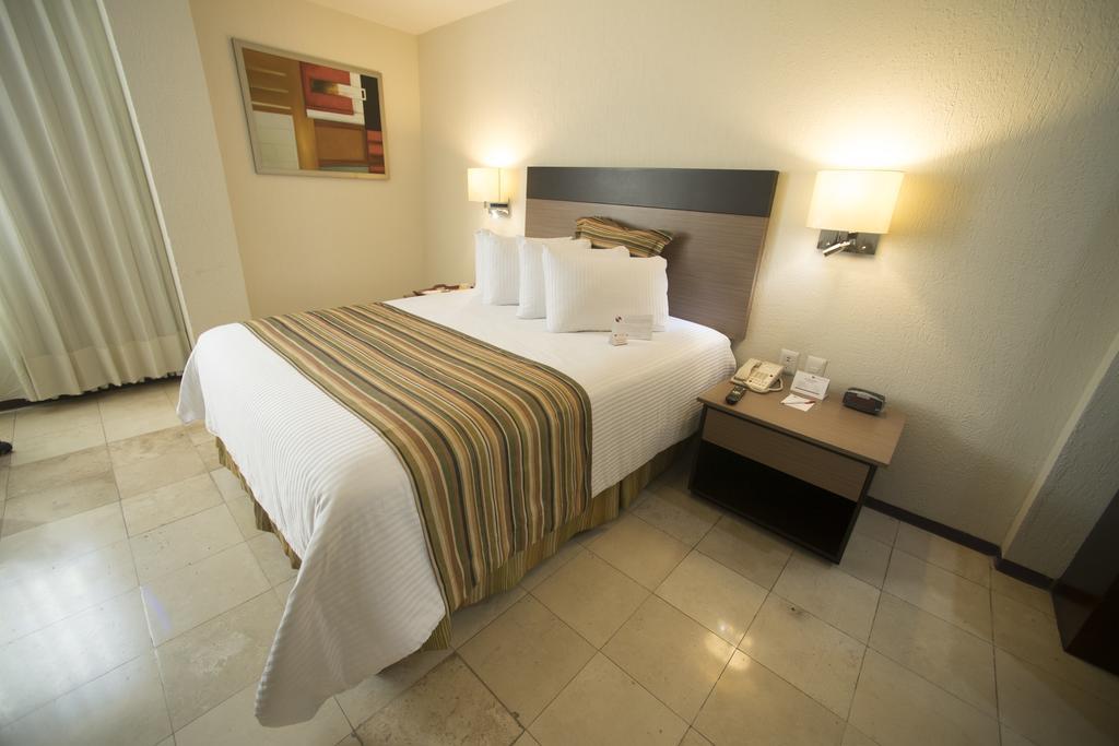 Ramada Hola Culiacan Exterior photo