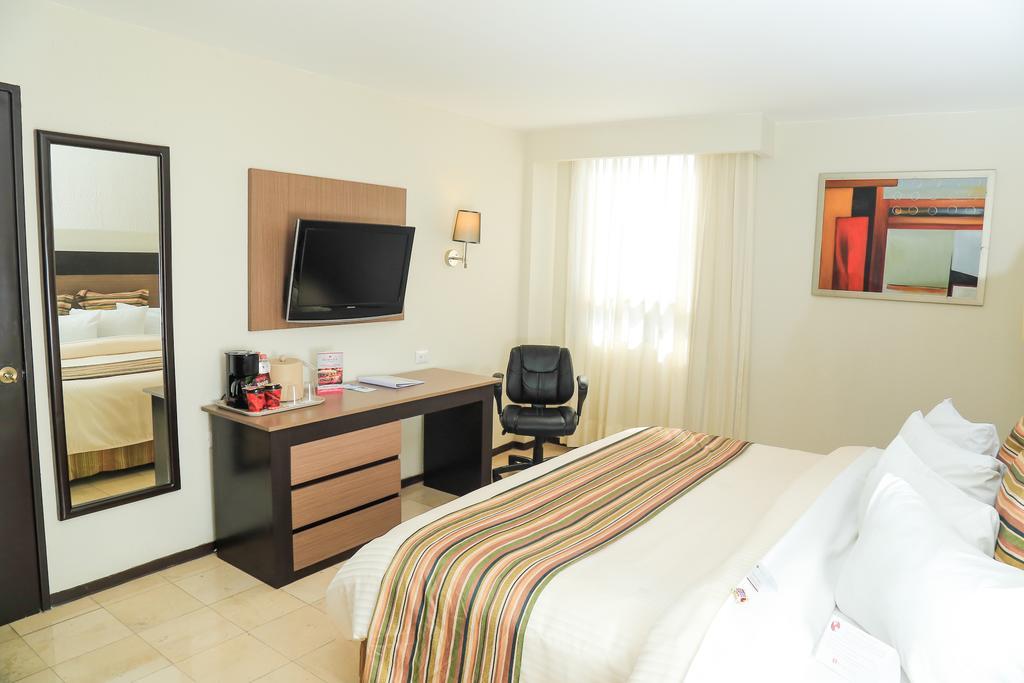 Ramada Hola Culiacan Exterior photo